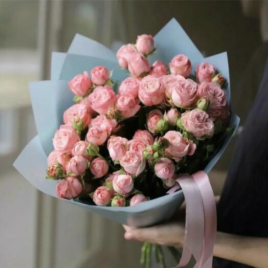 Bouquet of peony-shaped roses by Madame bombastic