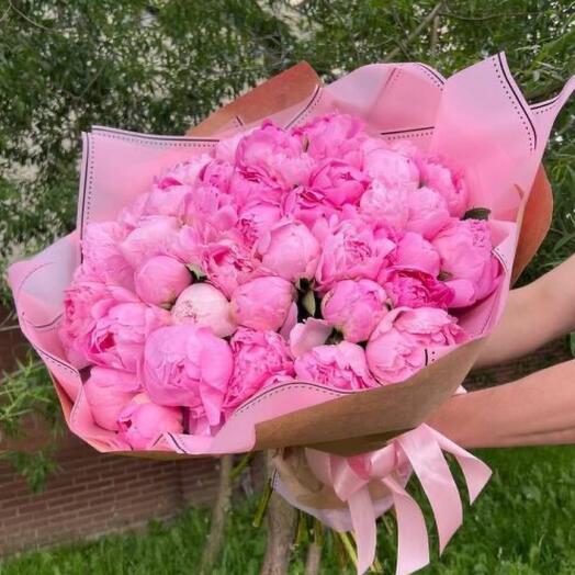 Большой букет розовых пионов 35 шт