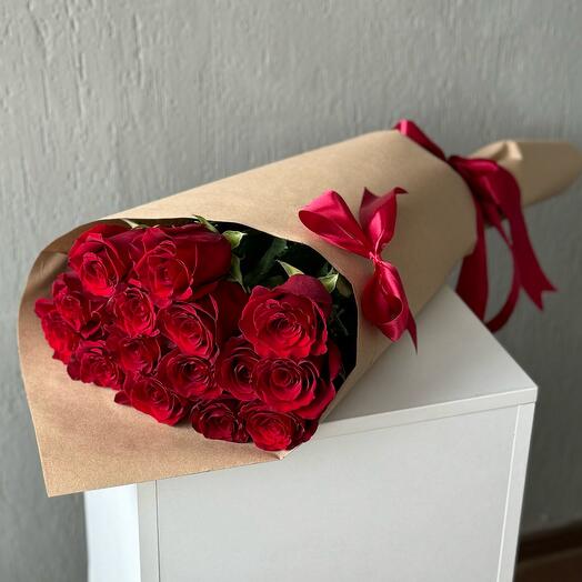 Классический букет🌹красные эквадорские розы в крафт бумаге 🌹