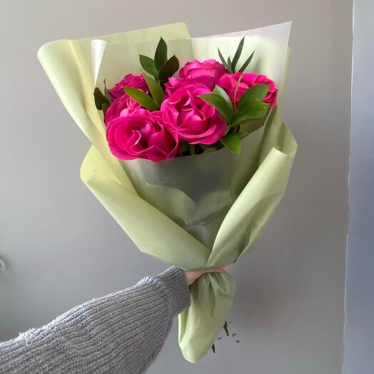 Букет из роз с рускусом