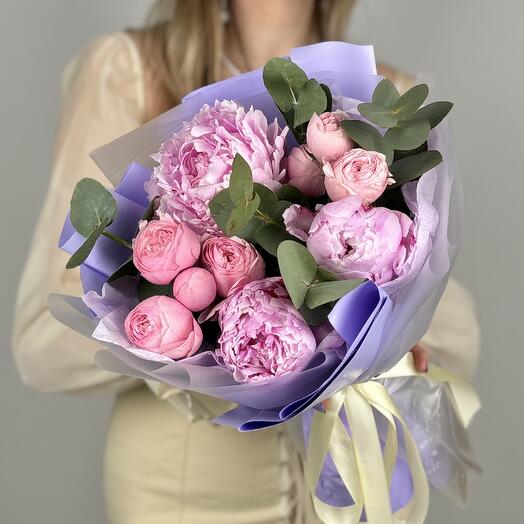 Пионы и Silva Pink пионовидная роза