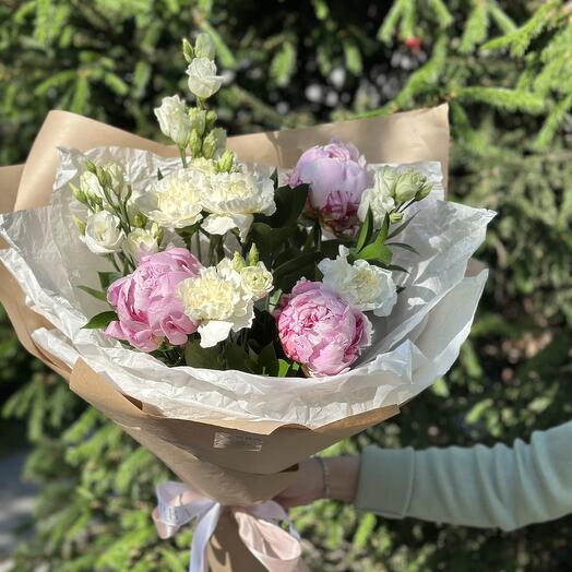 Букет с пионами