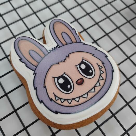 Пряник медово-имбирный "личико Лабубушка фиолетовый"