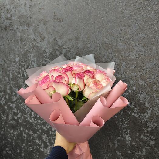 Mono bouquet of 15 Jamila roses