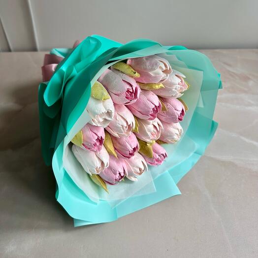 A bouquet of marshmallow tulips in size S