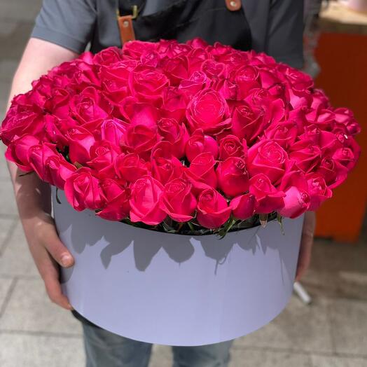 101 яркая розовая роза