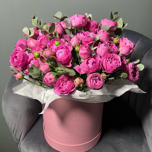 15 кустовых пионовидных роз в большой коробке 🌸