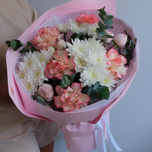 Розы и хризантема