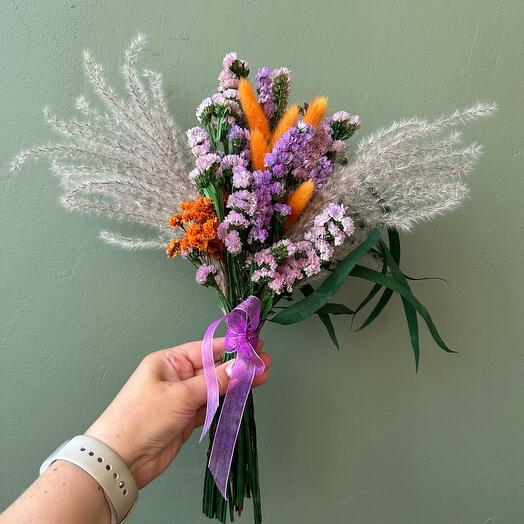 Букет из сухоцветов статицы и мискантуса "ангел"