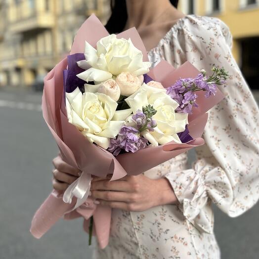 Букет с белыми французскими розами
