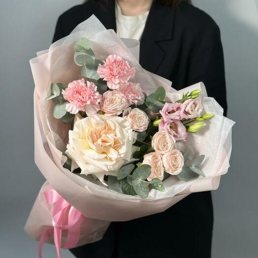 Букет с пионовидными розами, эустомой и диантусами