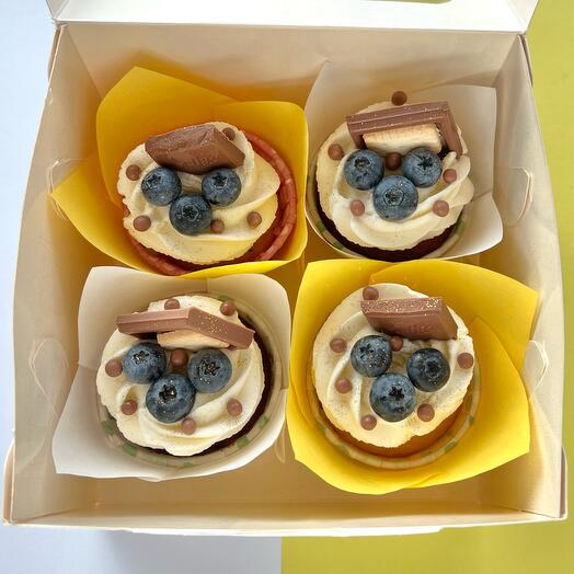 🩷Капкейки с ягодами и шоколадками 4 шт (2 вкуса), в подарок, на праздник, маме/девушке/сестре/подруге, на 8 марта