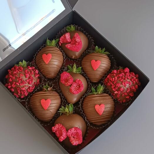 Клубника в шоколаде"Love"