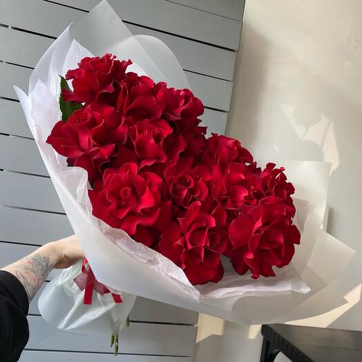Моно букет из алой розы