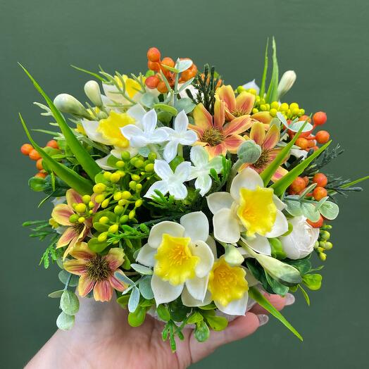 Композиция для дома из искусственных цветов