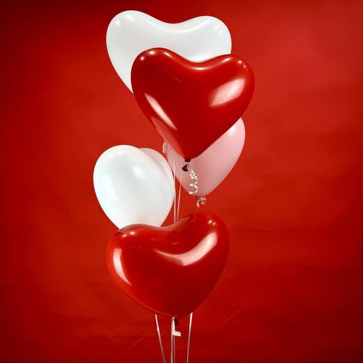 Фонтан из шаров в форме сердца 5 шт