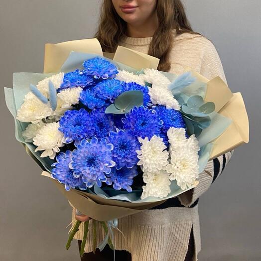 Букет с синей хризантемой размер S