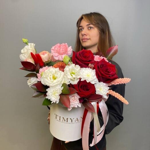 Композиция с бордовой розой