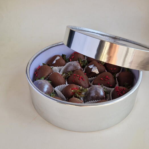 Клубника в шоколаде Серебро, размер L