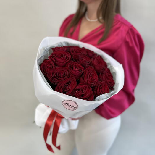 Букет из 19 красных роз