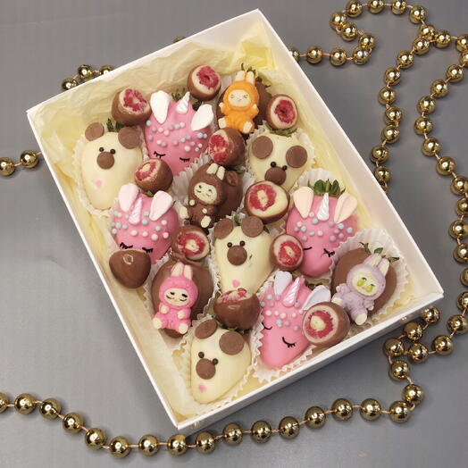 Детский набор клубники в шоколаде 12 ягод и малина в шоколаде