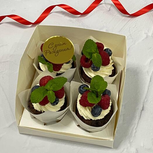 Подарочный набор капкейков с ягодами на день рождения 🥳