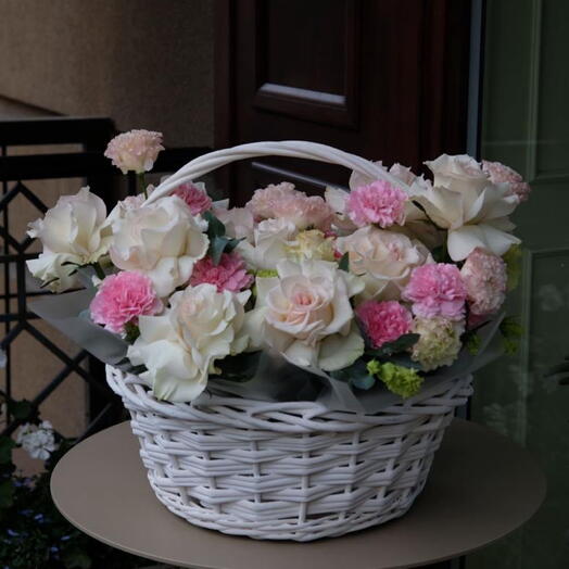 Корзина с французскими розами