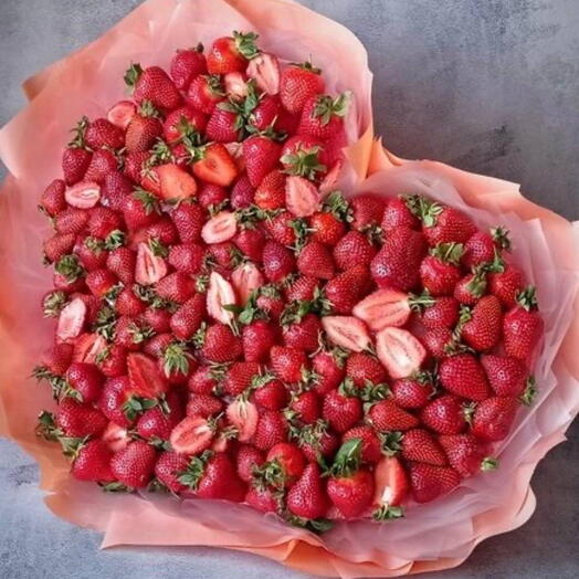 Букет-сердце из клубники