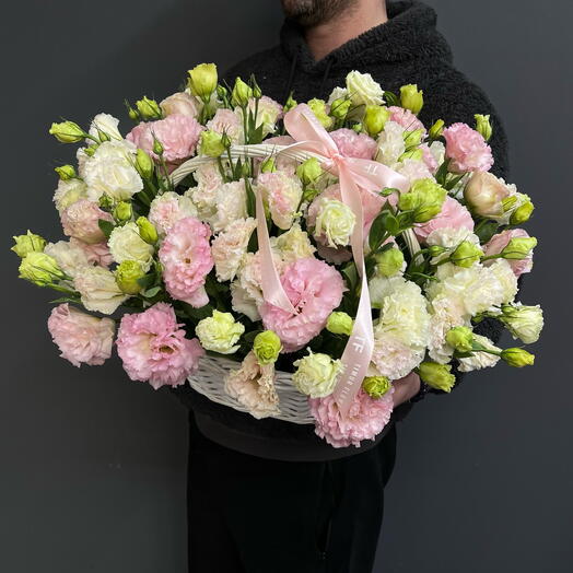 Корзина с нежными Лизиантусами «Эустома»