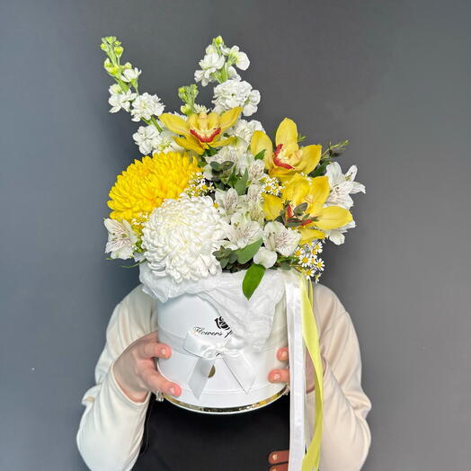 Коробка из орхидеи, матиоллы, хризантем, альстромерии