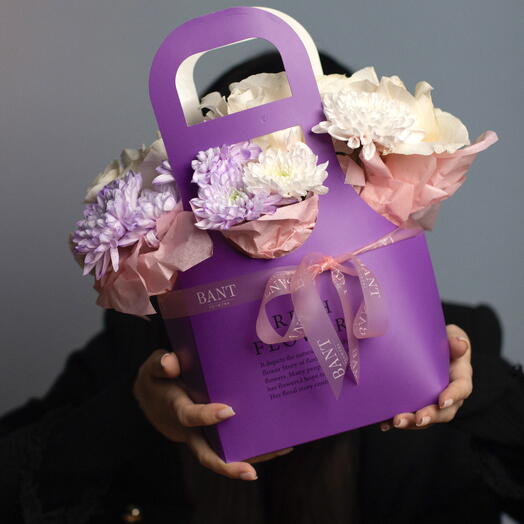 Фиолетовая сумка цветов