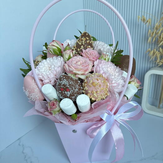 Букет из клубники в шоколаде. Композиция из клубники 9 шт. Букет дочке, вкусный букет подруге, маме, бабушке , жене