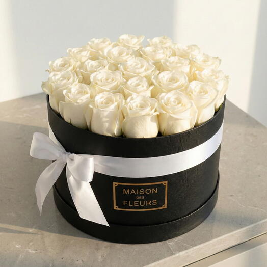 Белые розы в черной коробке