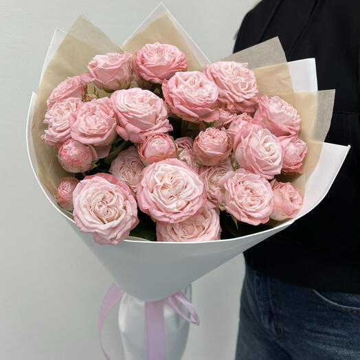 Букет из 7 кустовых пионовидных роз