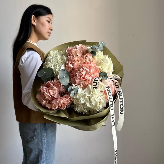 Букет из 7 гортензий