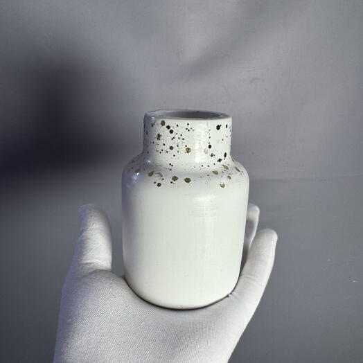 Ваза из гипса белая с золотом