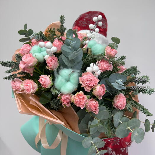 Новогодний букет с кустовой пионовидной розой и нобилисом