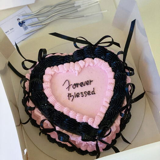 Торт сердце с бантиками и рюшами 1,2 кг