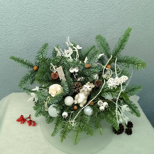 Композиция из живой пихты Нобилис на рождество