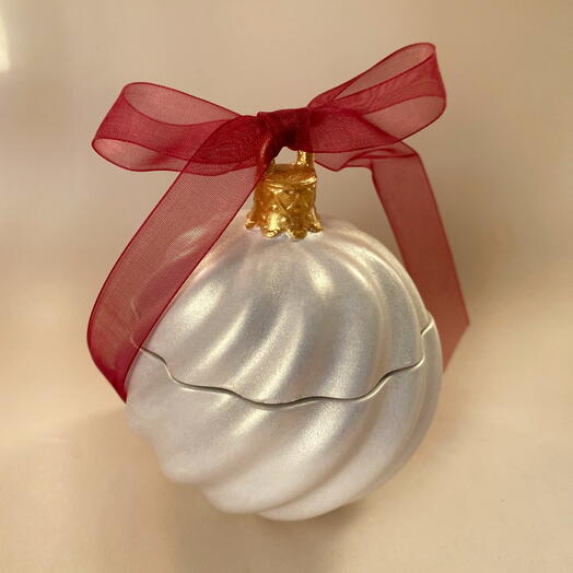 Рождественская свеча елочный шар жемчужный