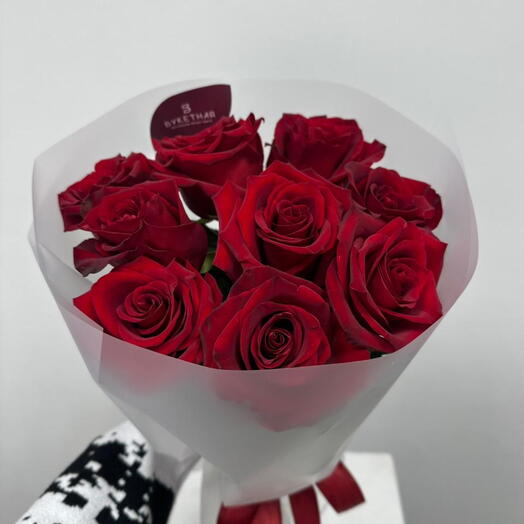 Яркий букет красных роз, 9 шт в букете