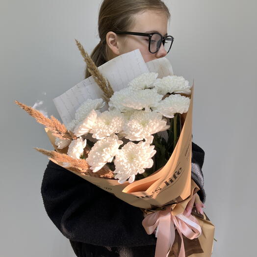 Букет Комплимент из хризантем с колосками