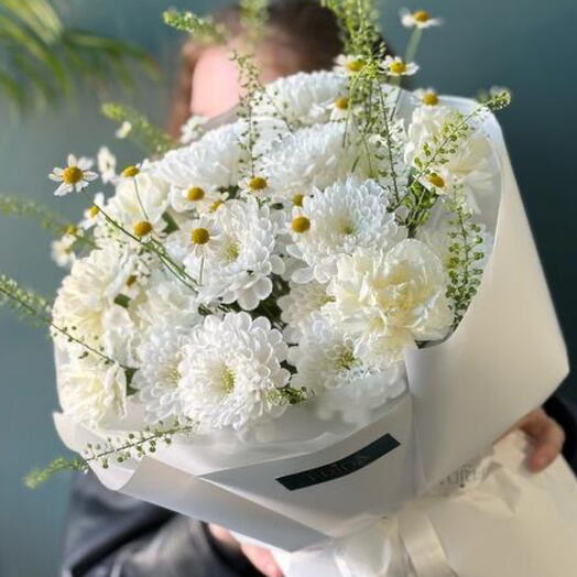 Букет белых хризантем White