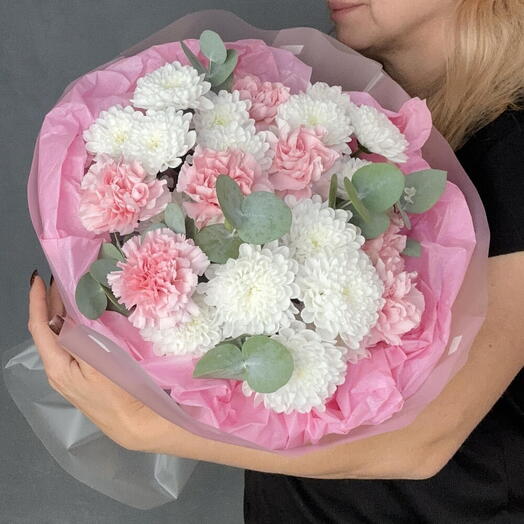 Букет маме из хризантем и гвоздик на День матери для мамы