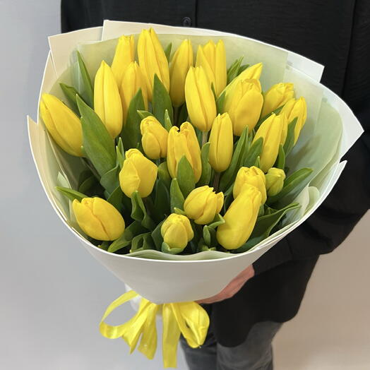 Букет желтые тюльпаны в упаковке. 25 шт