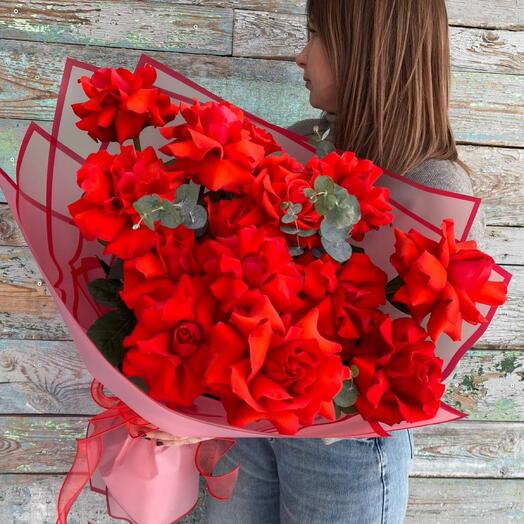 Французская роза алая