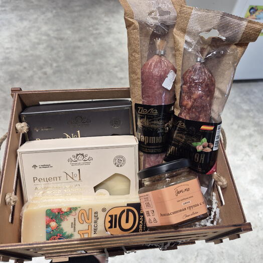 Подарочная корзина с колбасами