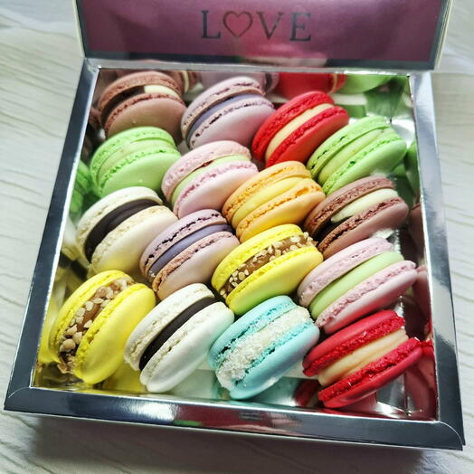 LOVE Набор макарун ассорти 16шт