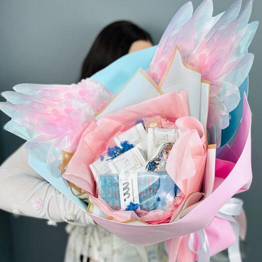 Подарочный набор большой букет с ассорти чая , шоколадом , дизайнерским пряником "Ангельское 8 марта"