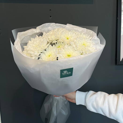 Букет «Снежочек» из кустовых белых хризантем сорта Балтика на 14 февраля, День Святого Валентина